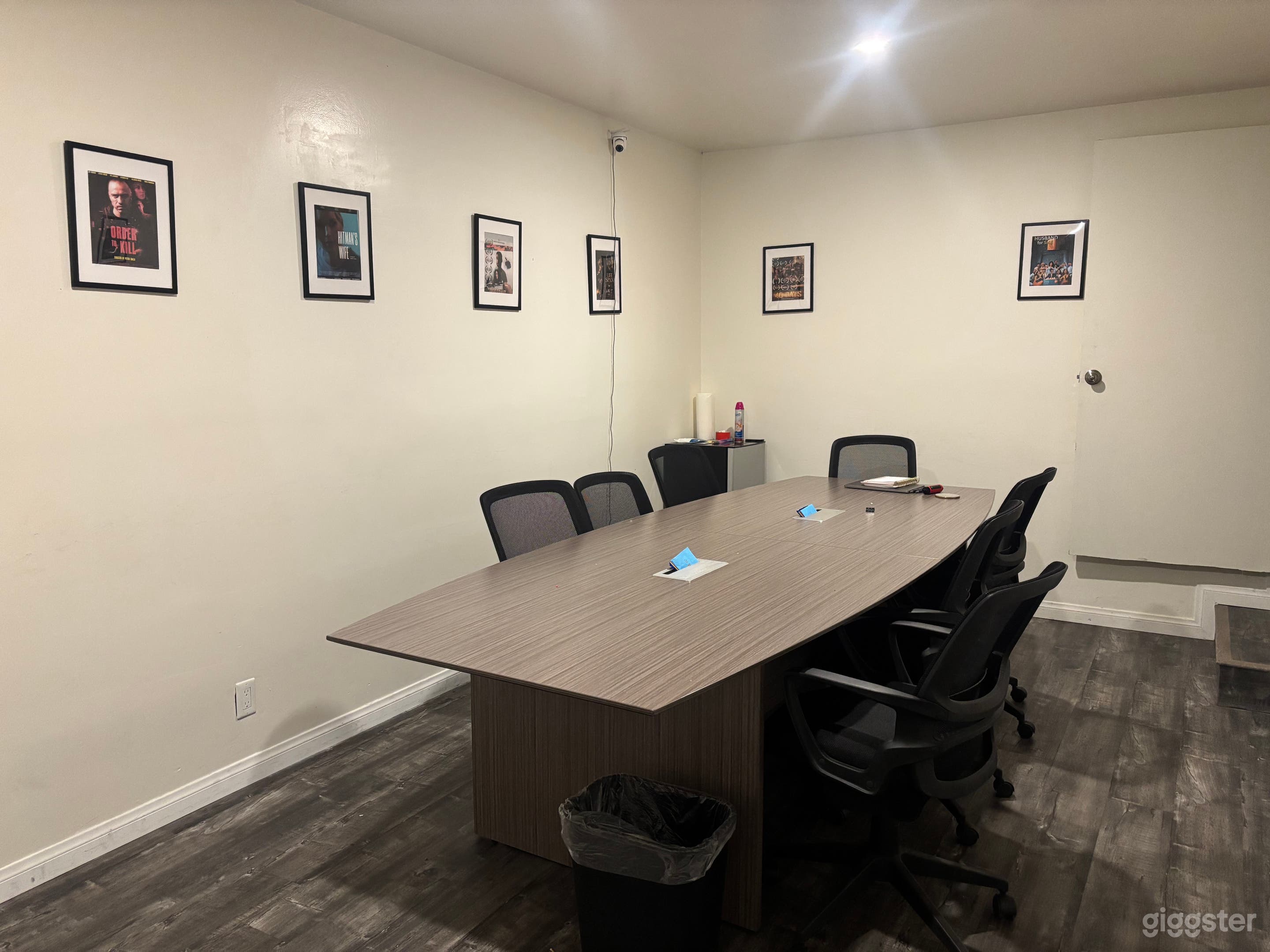 Modern Meeting Room Photo 1