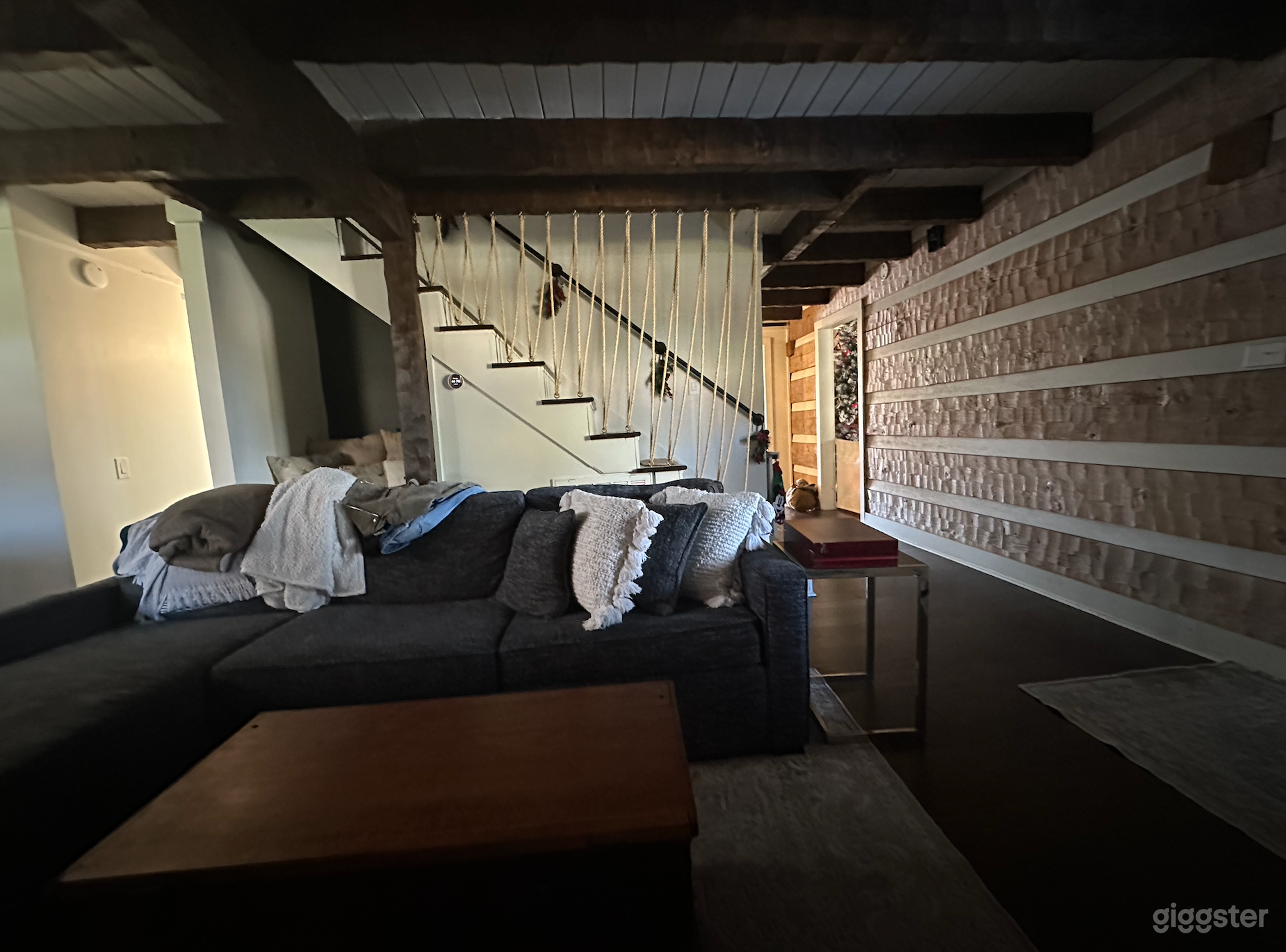 Cozy Rustic Log Home Photo 3