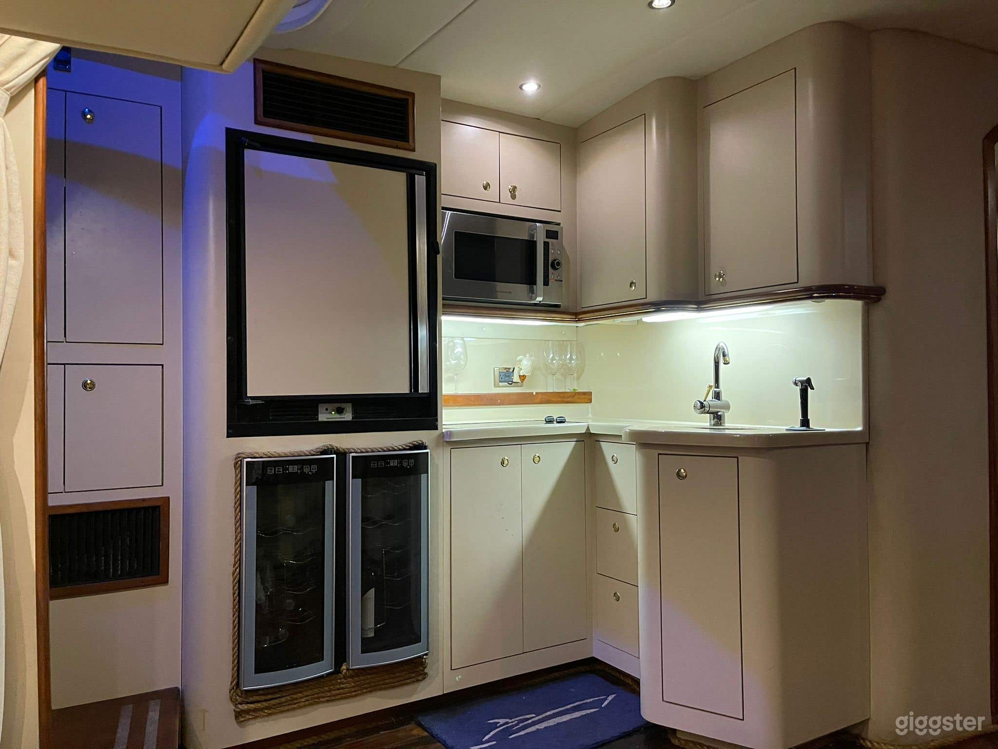 Dashing 42Ft Cruisers Oceanika Party Yacht Space Events Photo 3