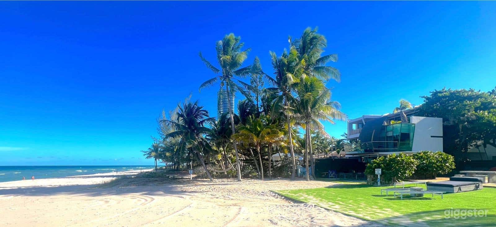 Oceanfront &amp; private beach  Photo 3