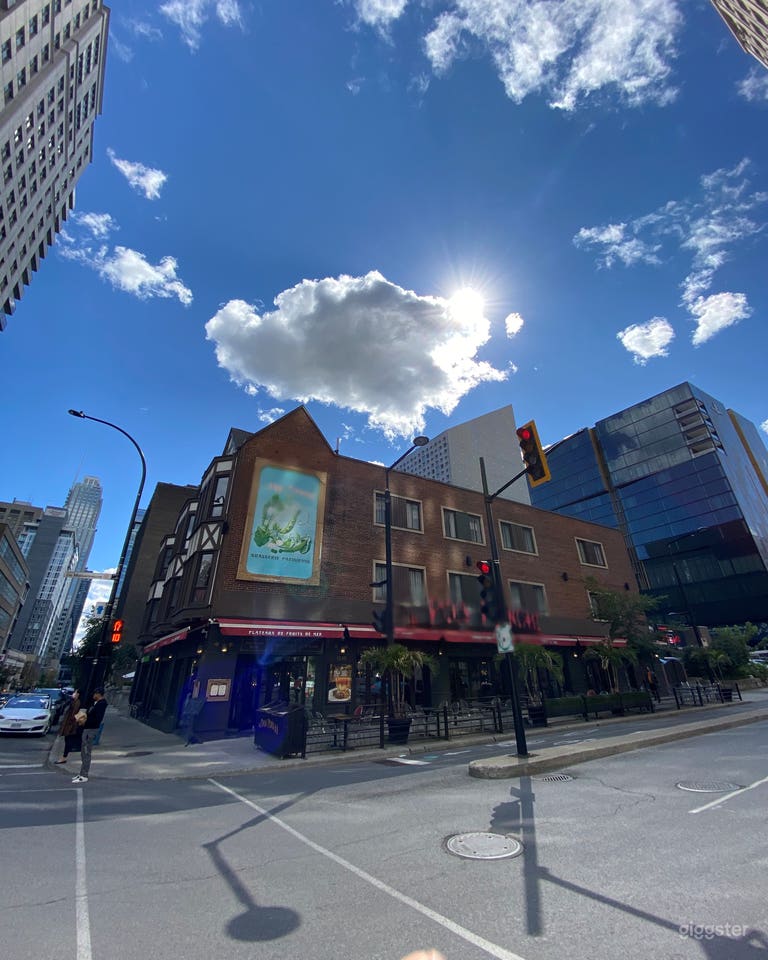  Montréal Style, French Restaurant Located in the Heart of Downtown (Full Buyout) 