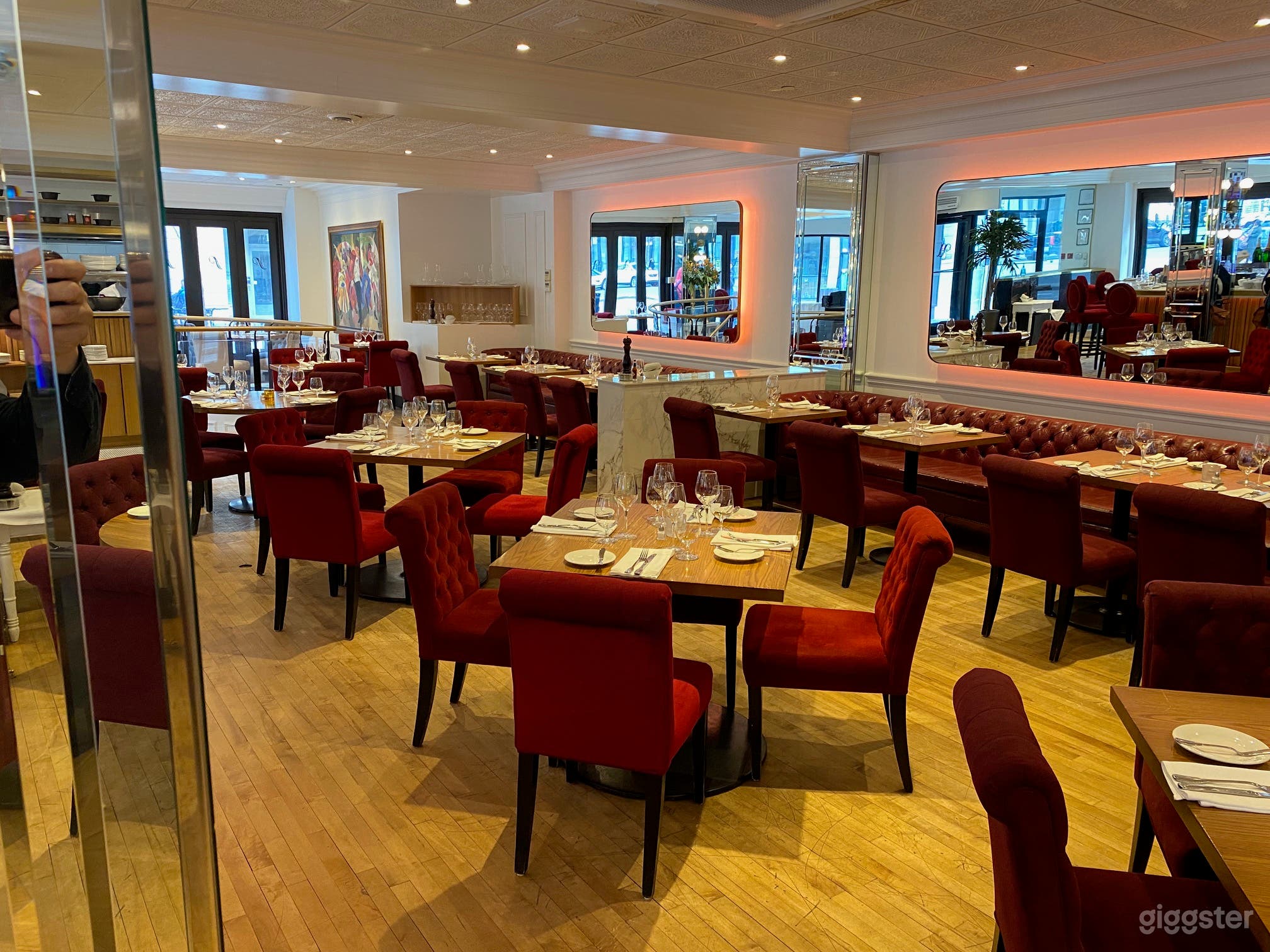 Montréal Style, French Restaurant Located in the Heart of Downtown (Full Buyout) Photo 2