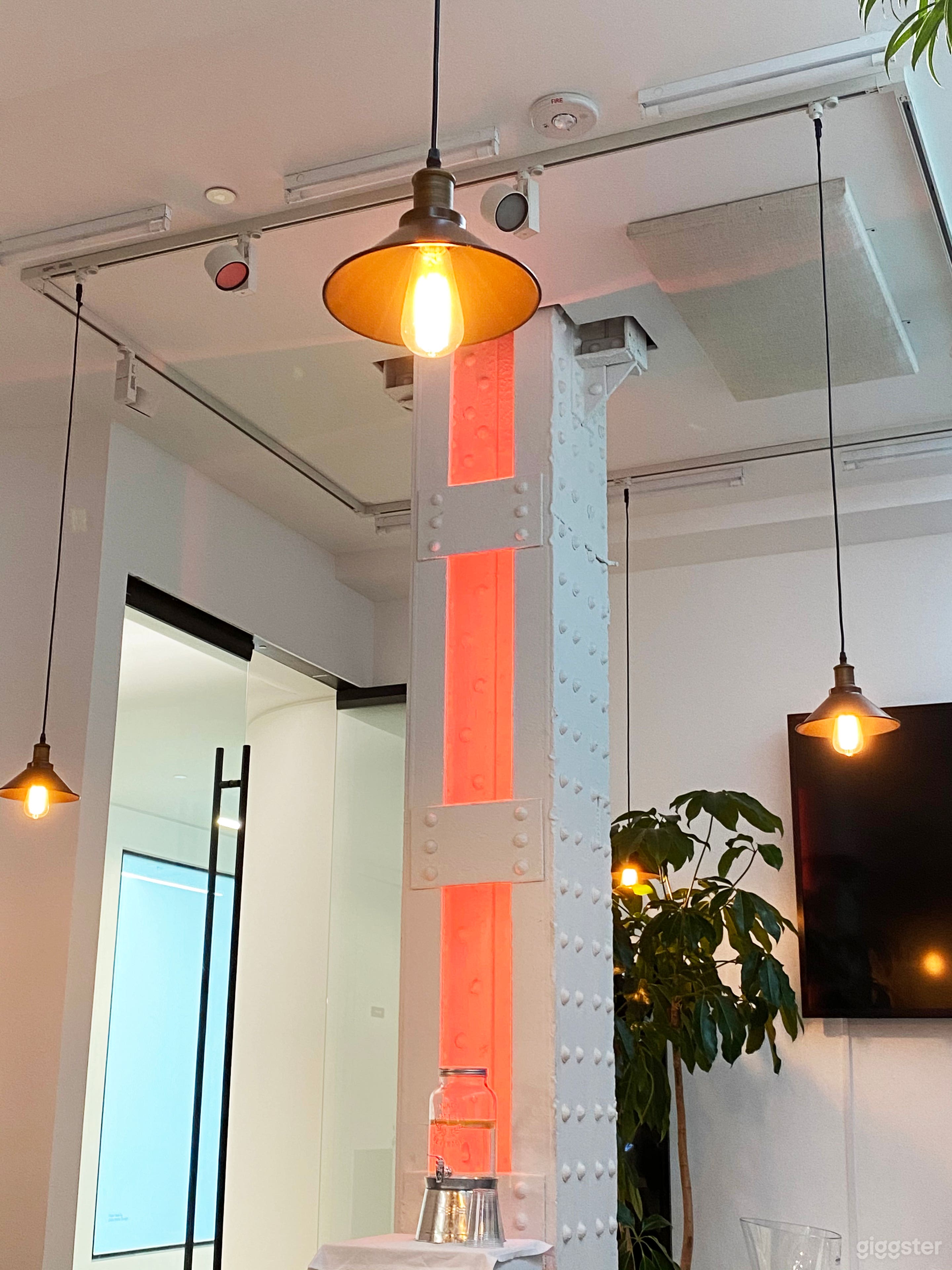 White Box Ultra Modern Highline/Chelsea Space Photo 3