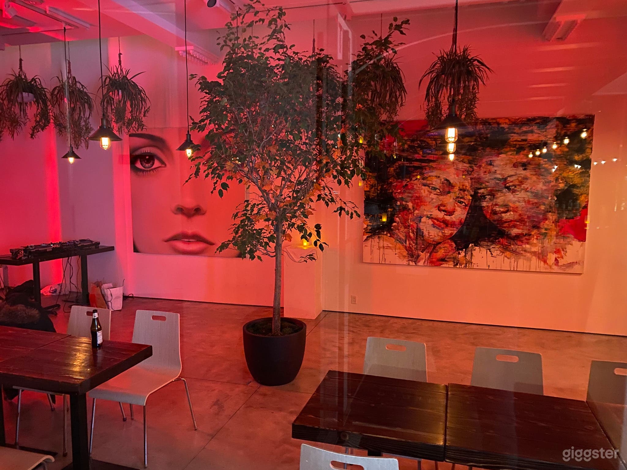 White Box Ultra Modern Highline/Chelsea Space Photo 1