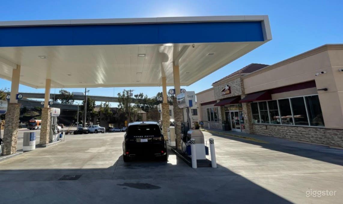 Huge And Open Gas Station  Photo 3
