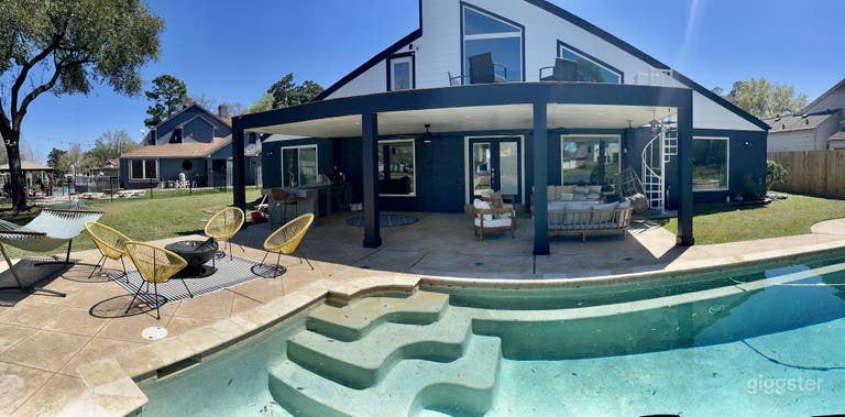  Hinterhof und Pool 