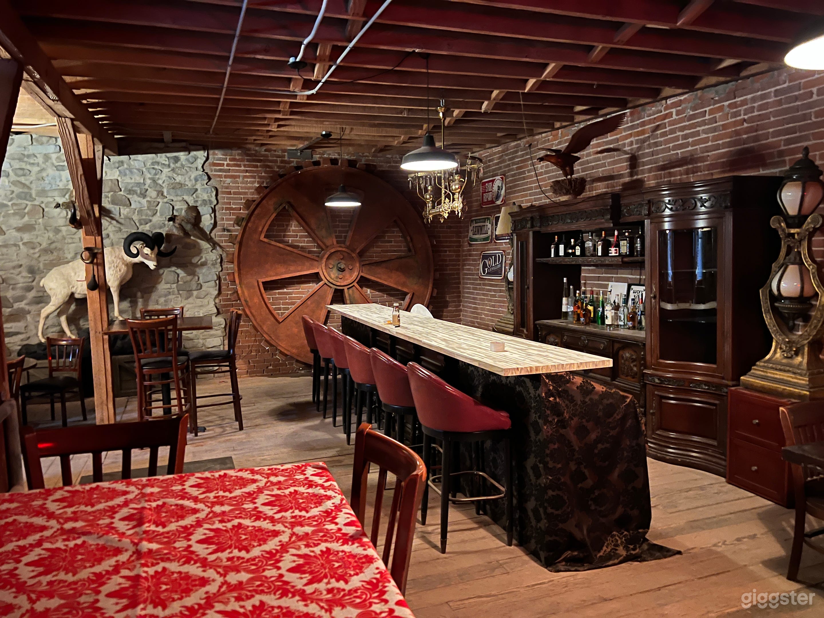 Rustic Bar Cabin Lodge Photo 3