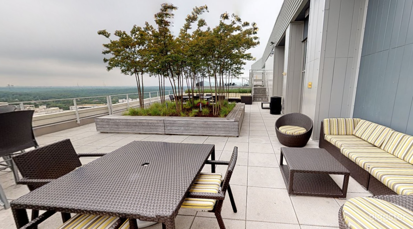 Stunning Outdoor SkyDeck w/ DC Views Photo 3