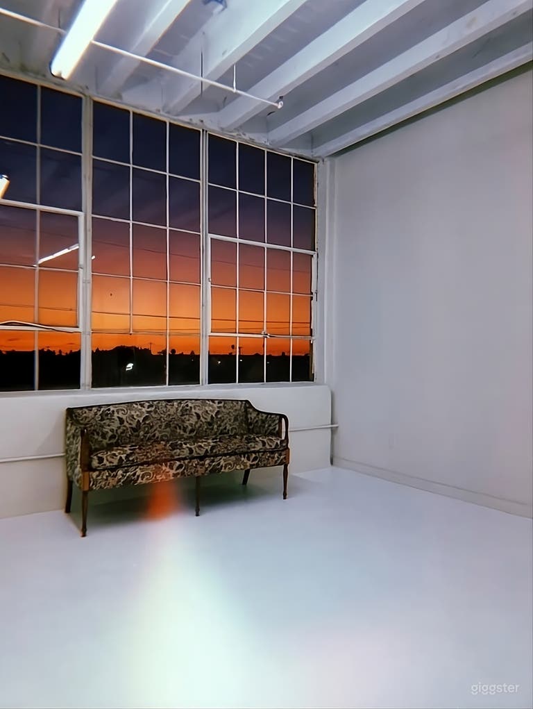  Multipurpose Creative Studio for photo/video. 