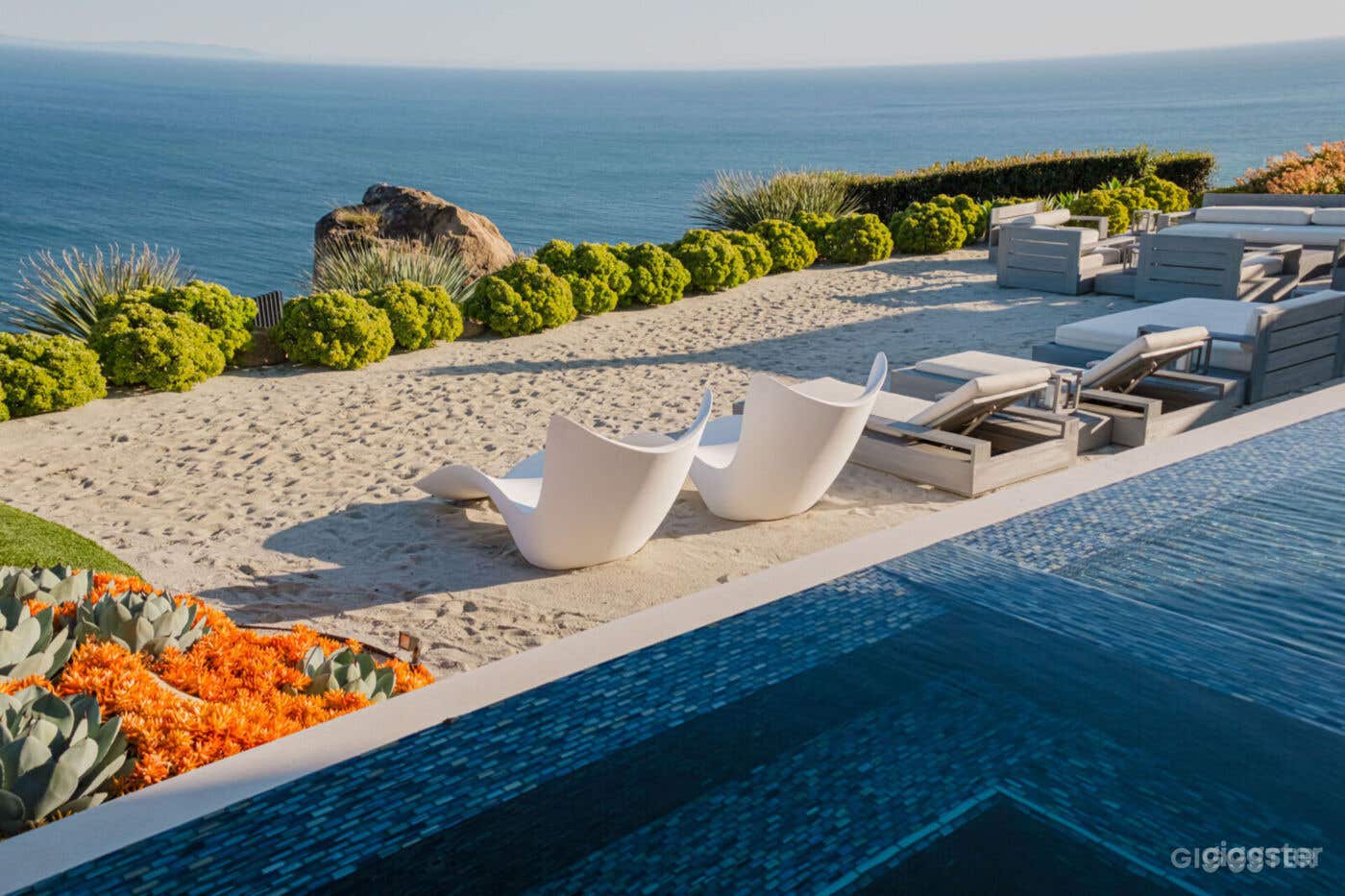 COASTAL ELEGANCE: MODERN MARVEL IN MALIBU/POOL Photo 2