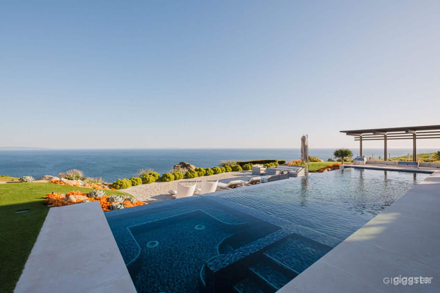 COASTAL ELEGANCE: MODERN MARVEL IN MALIBU/POOL Photo 1