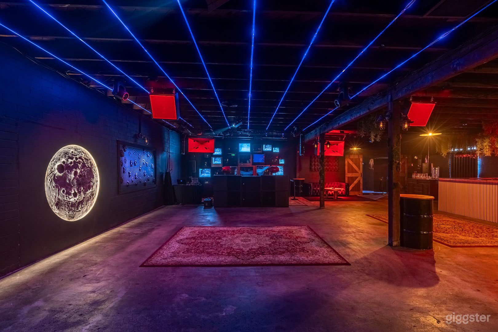 Night Club w/ Bar, Sound system, Outdoor, Patio Photo 1