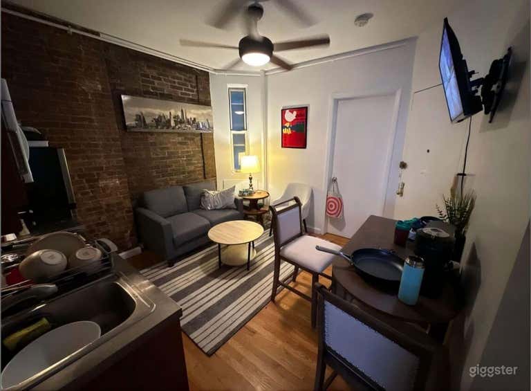  Apartment in Prime Location, Cozy Living Room 