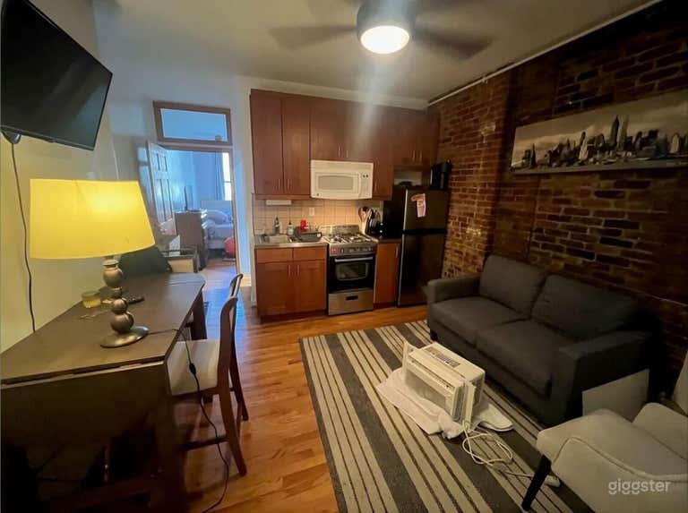  Apartment in Prime Location, Cozy Living Room 