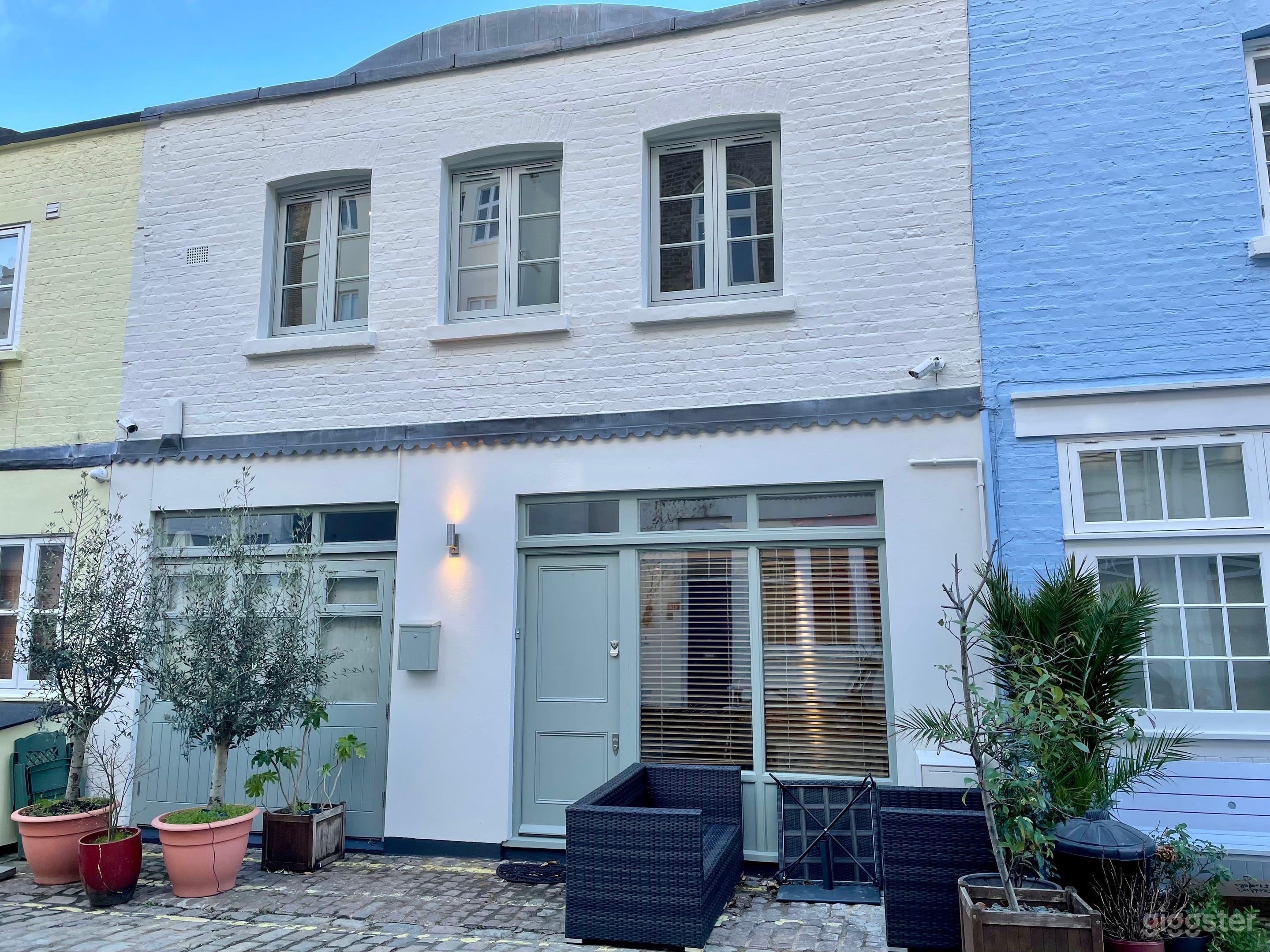 Spacious and Bright London Mews Home Photo 1