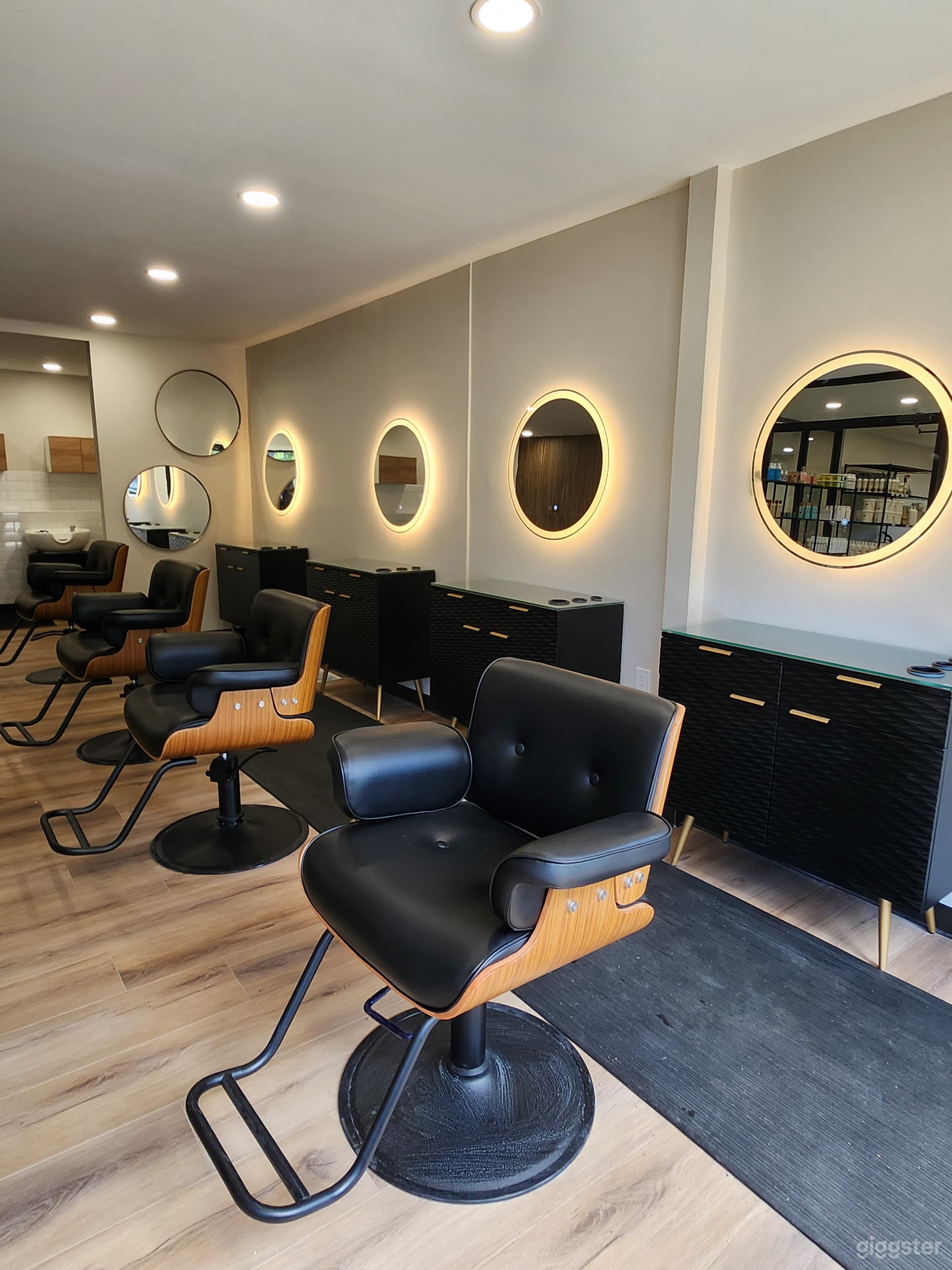 Luxury Modern Hair Salon Photo 1
