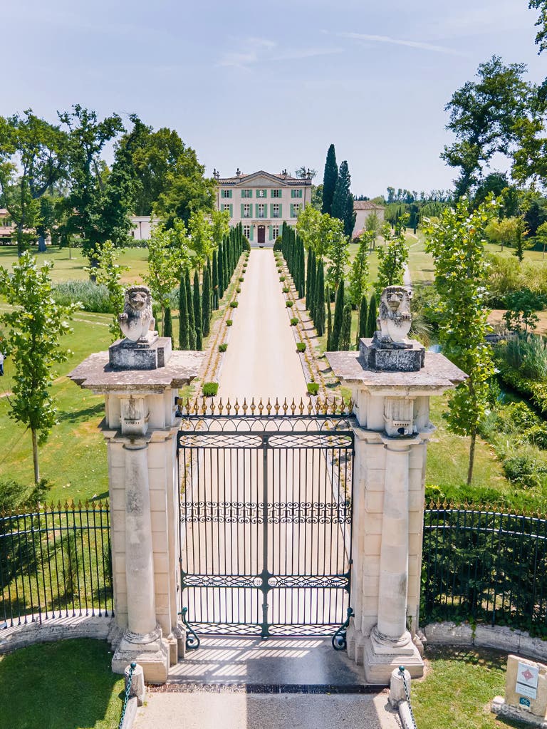  Château de Luxe Historique en Provence 