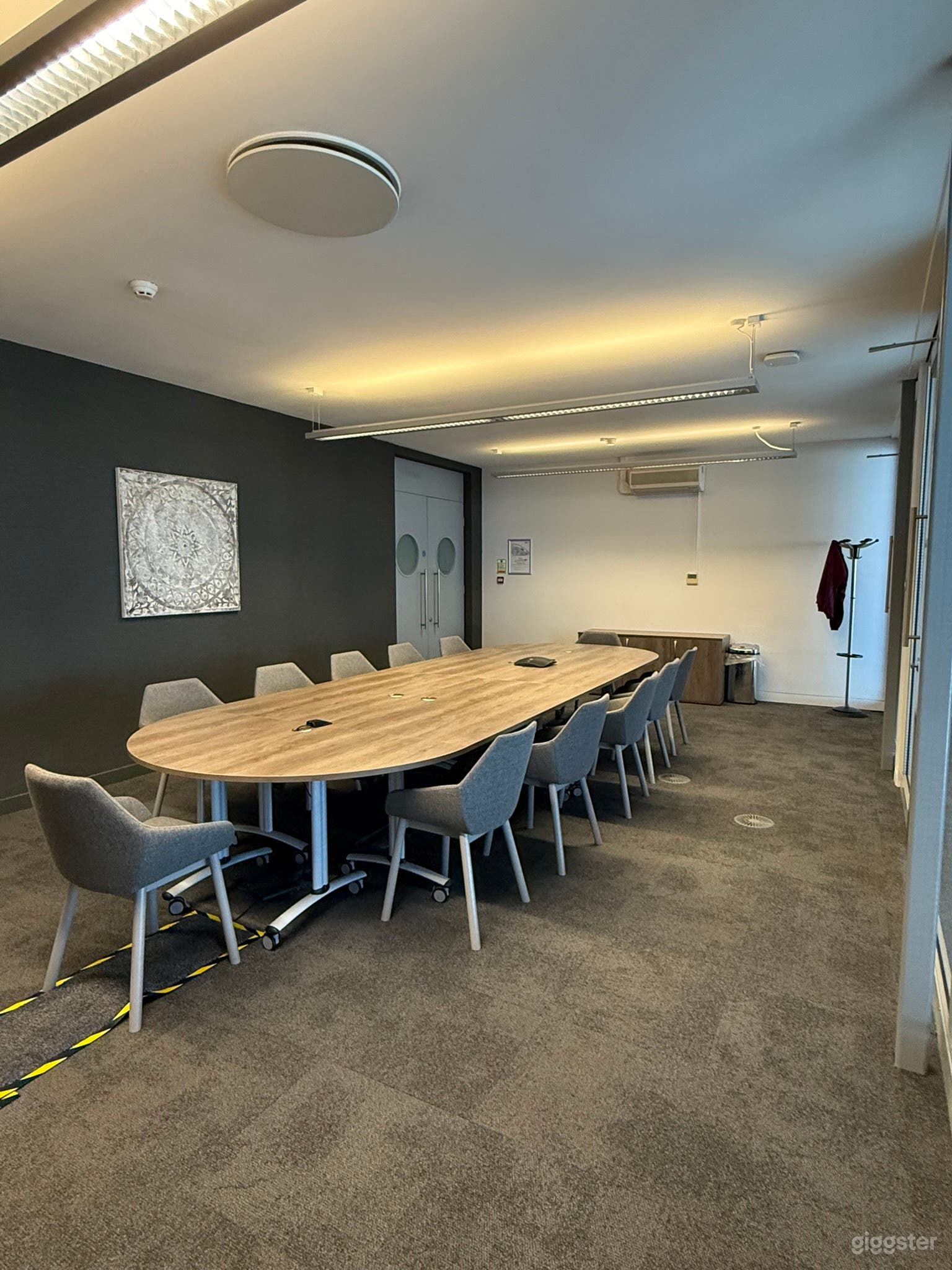 A unique industrial space that has flexible purposes Photo 3