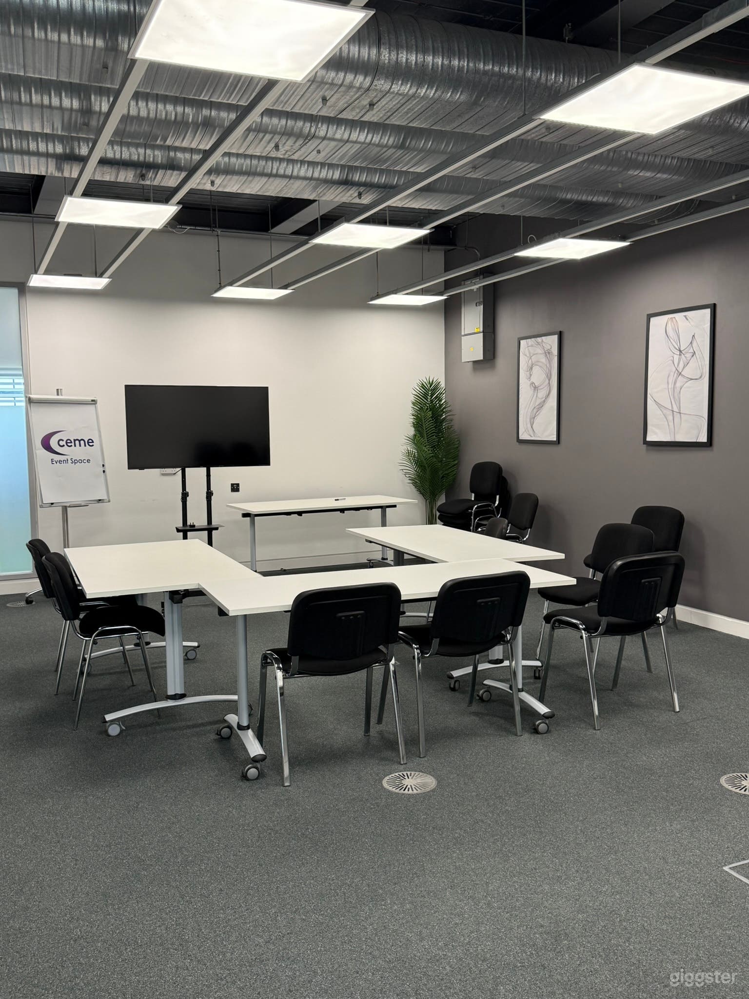 A unique industrial space that has flexible purposes Photo 2