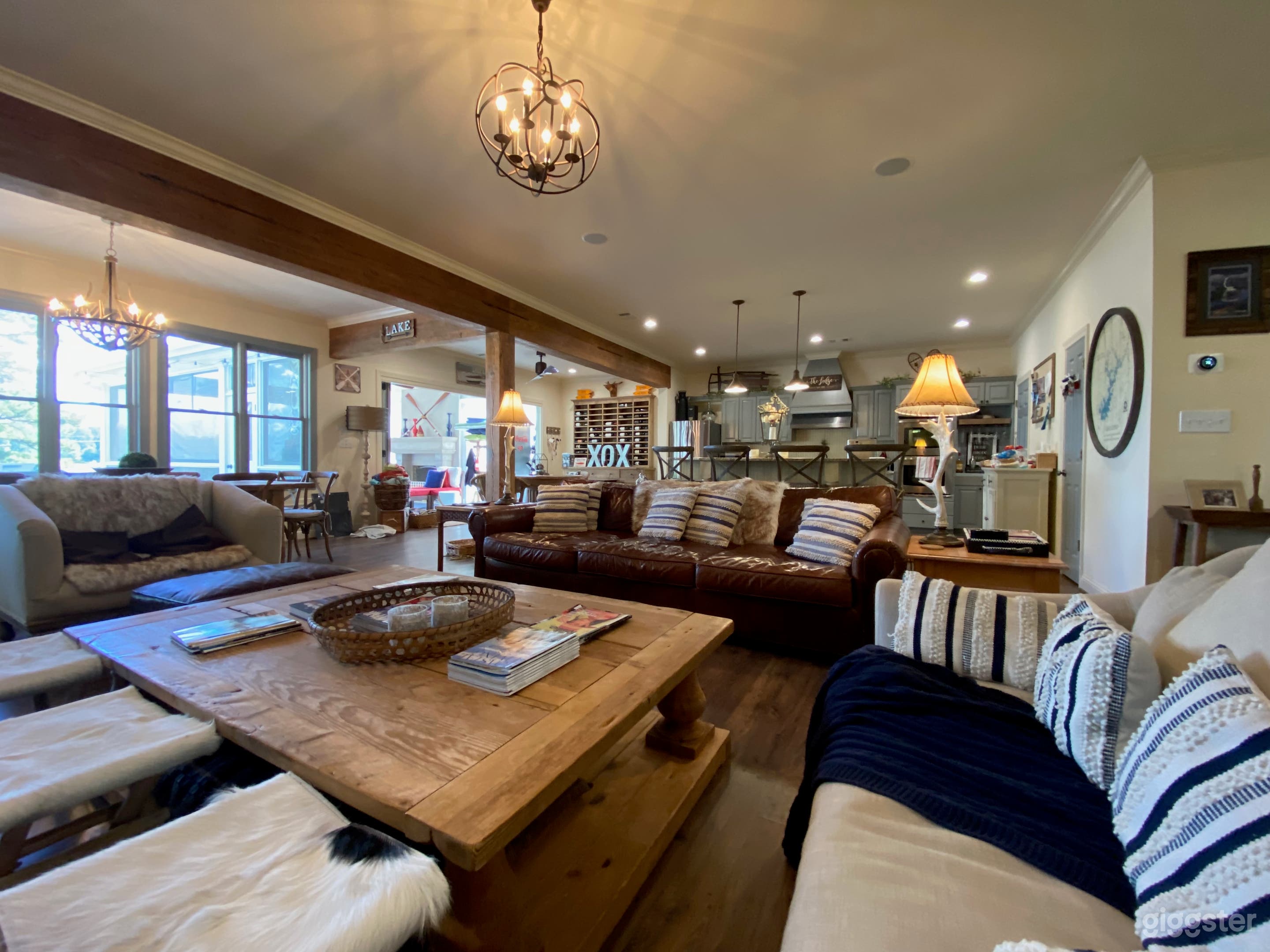 Open plan living/kitchen