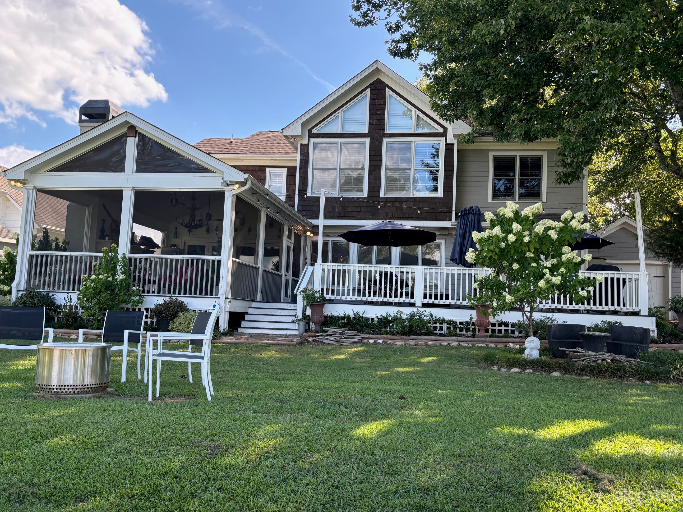 Lakeside - back of house