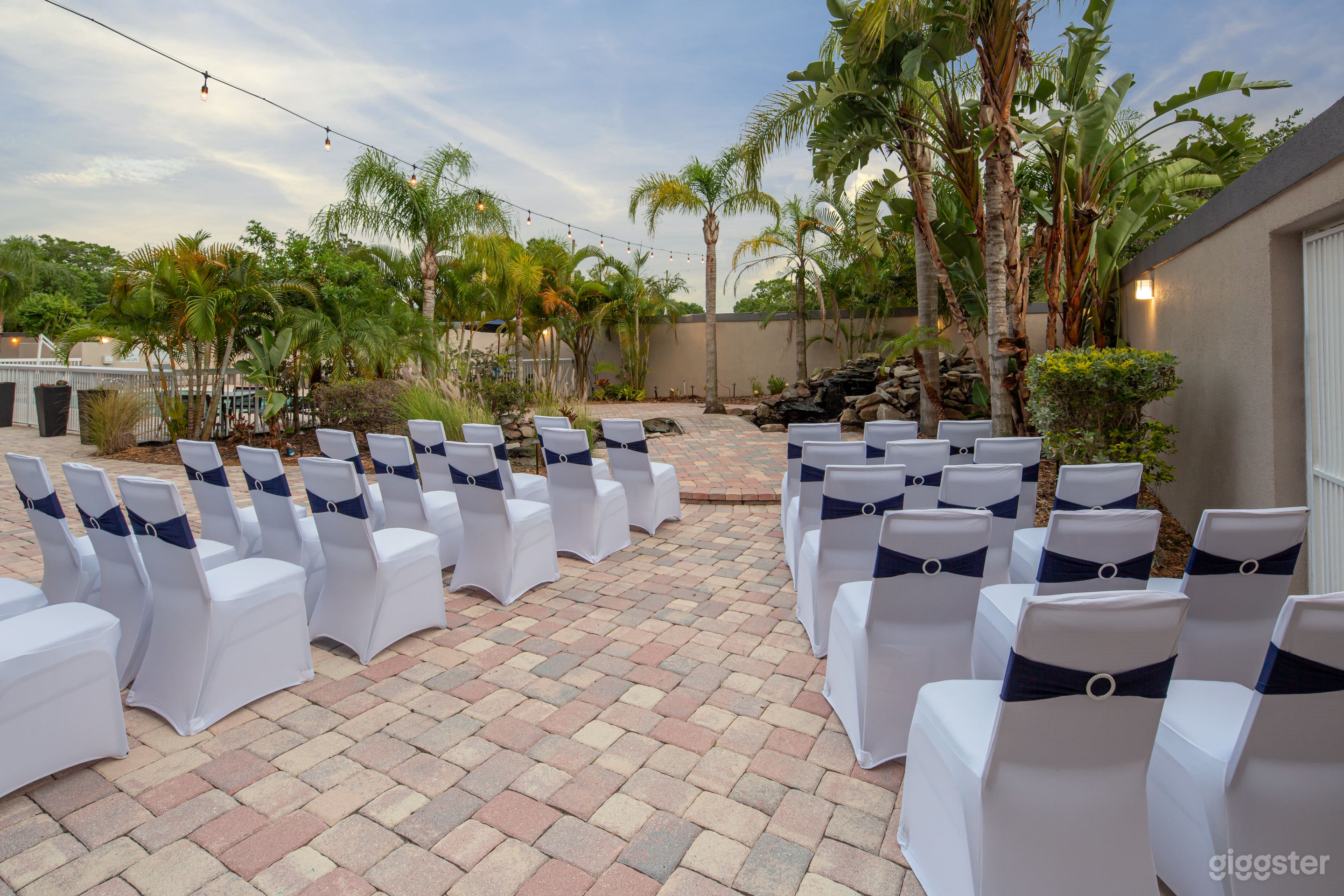 Charming Outdoor Patio Venue – Ideal for Up to 70 Guests Photo 3