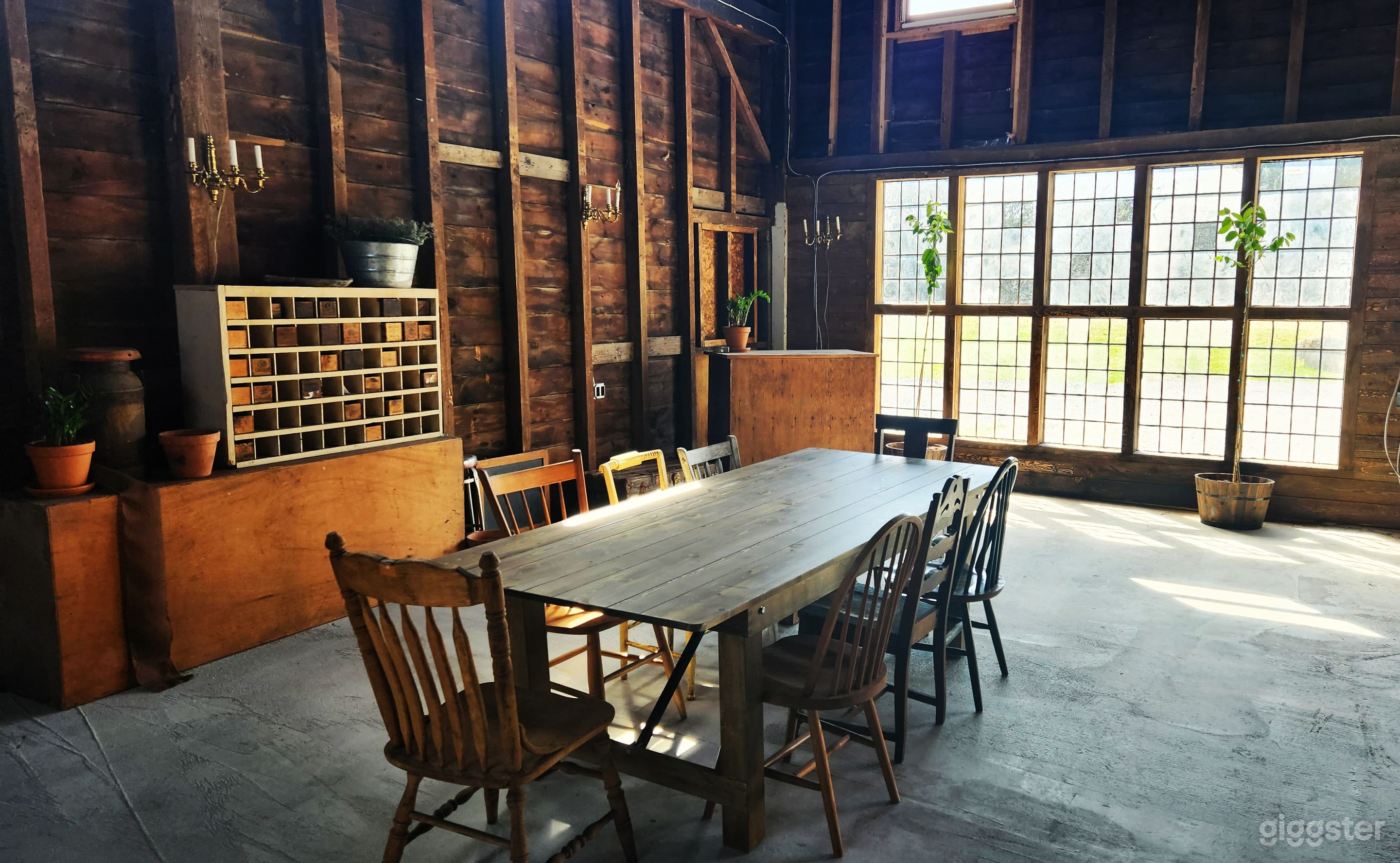 1700s Stone House and Party Barn Photo 3