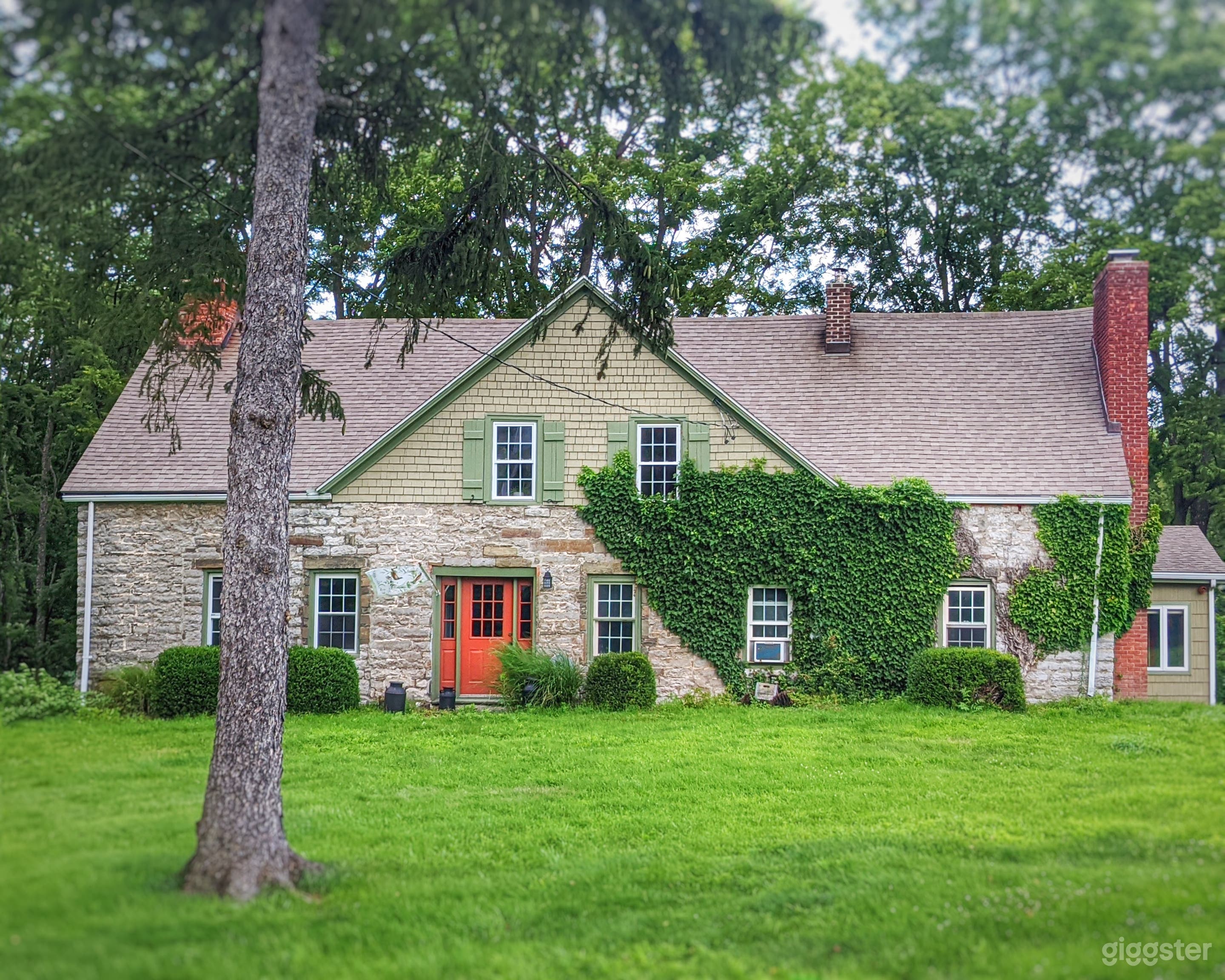 1700s Stone House and Party Barn Photo 1