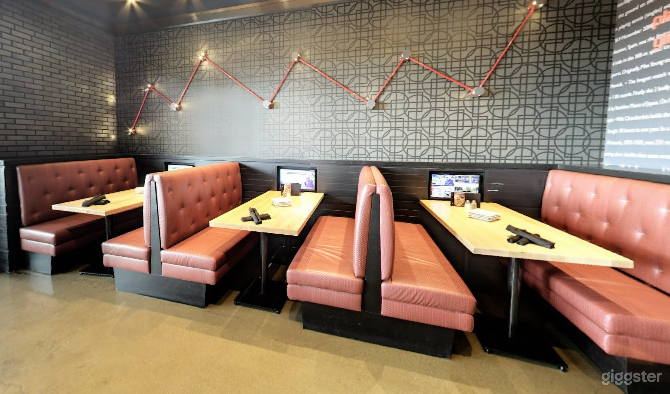 Intimate Mezzanine Lounge Photo 2