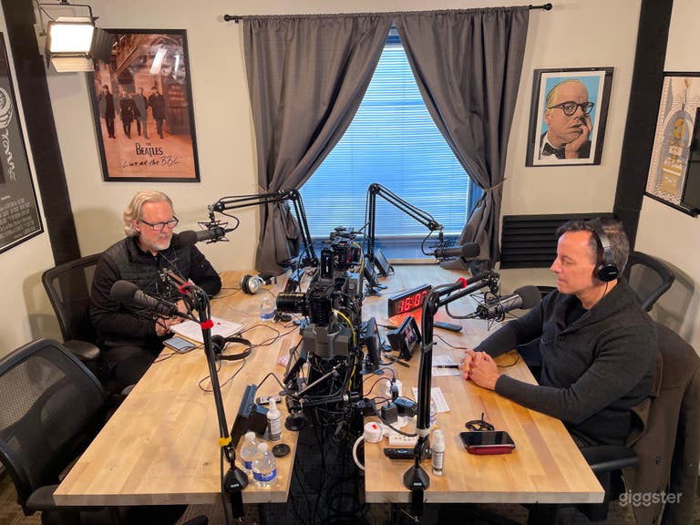  4 Mic / 4 Cam podcast and Live streaming 