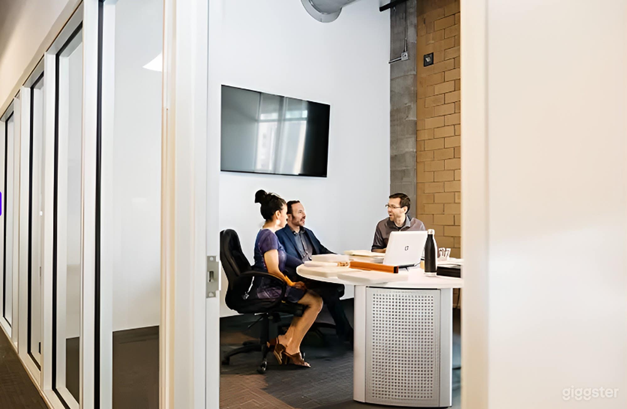 Versatile Conference Room For 8 Photo 3