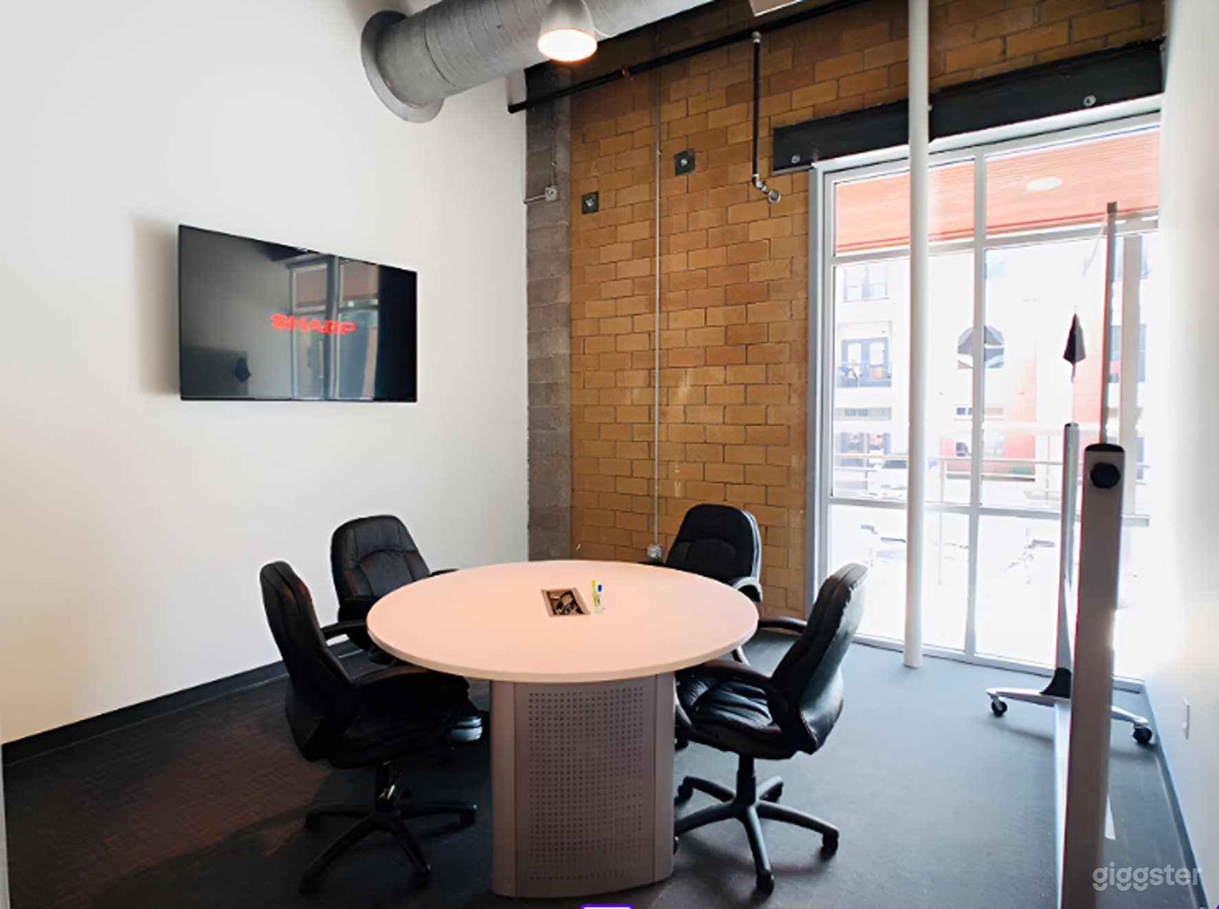 Versatile Conference Room For 8 Photo 1