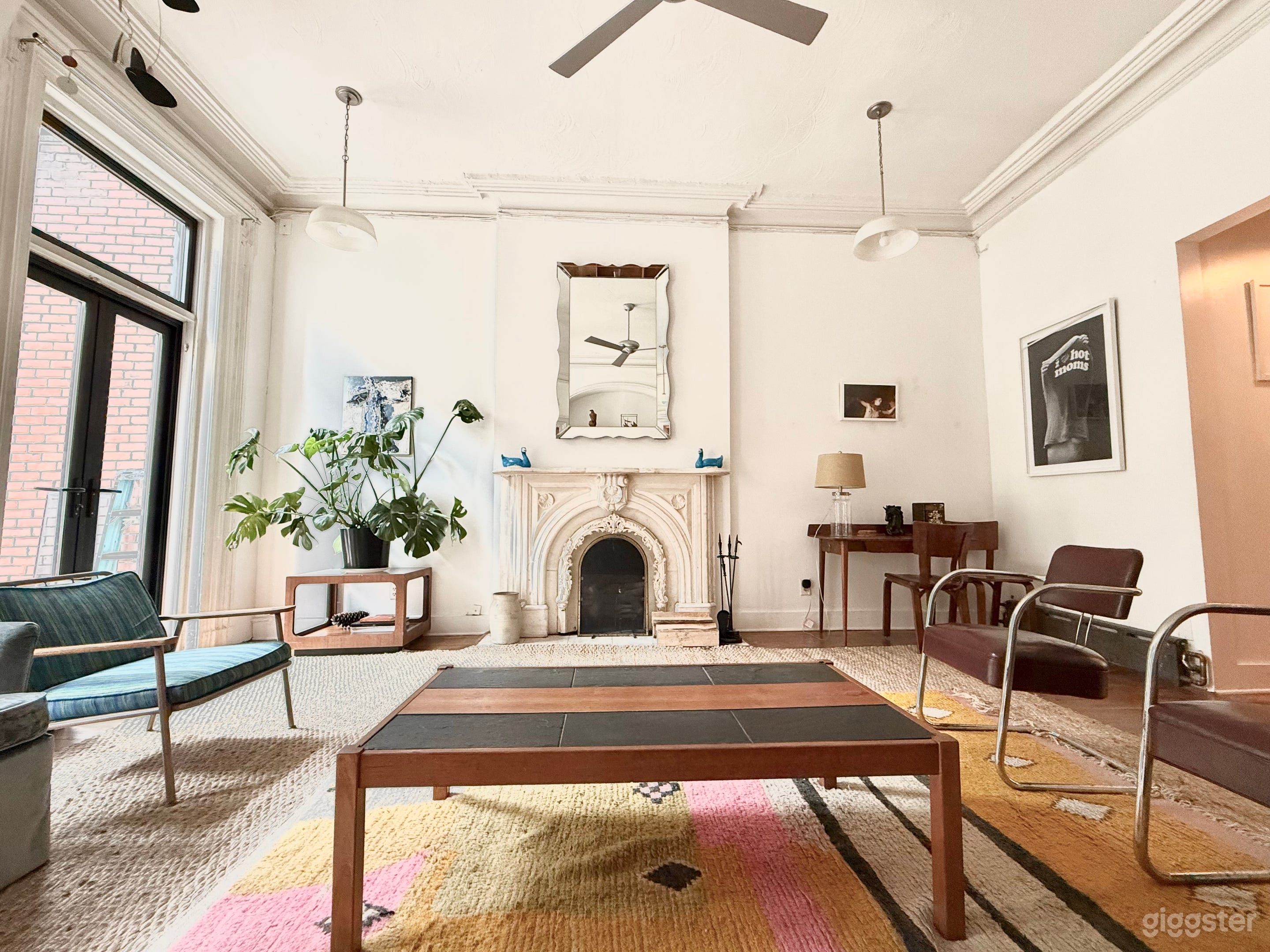 BOHEMIAN BROWNSTONE APARTMENT - Natural Light   Photo 2