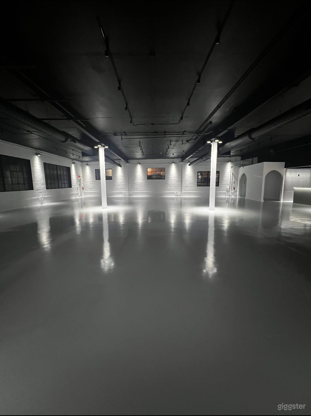 Versatile, customizable blank CANVAS Photo 1