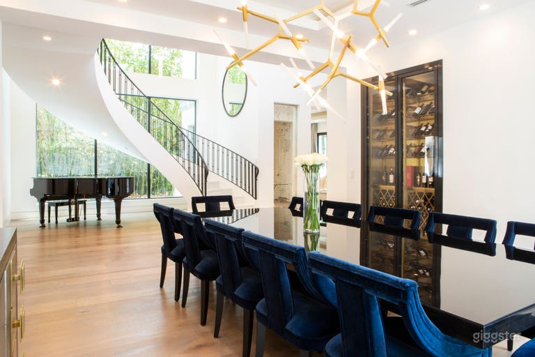  Oversized Dining Room 