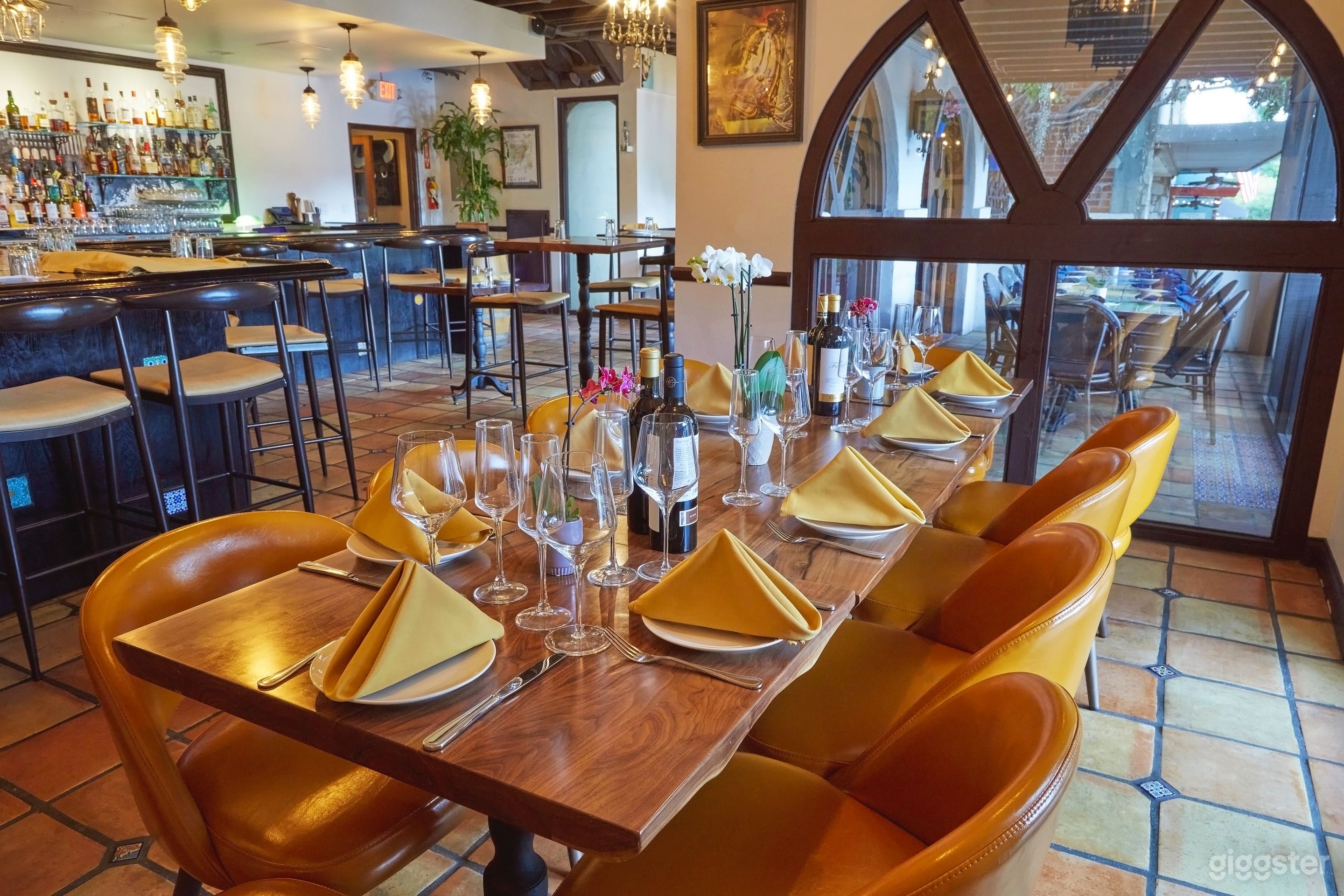 Spanish Restaurant & Garden Courtyard with European Charm Photo 3