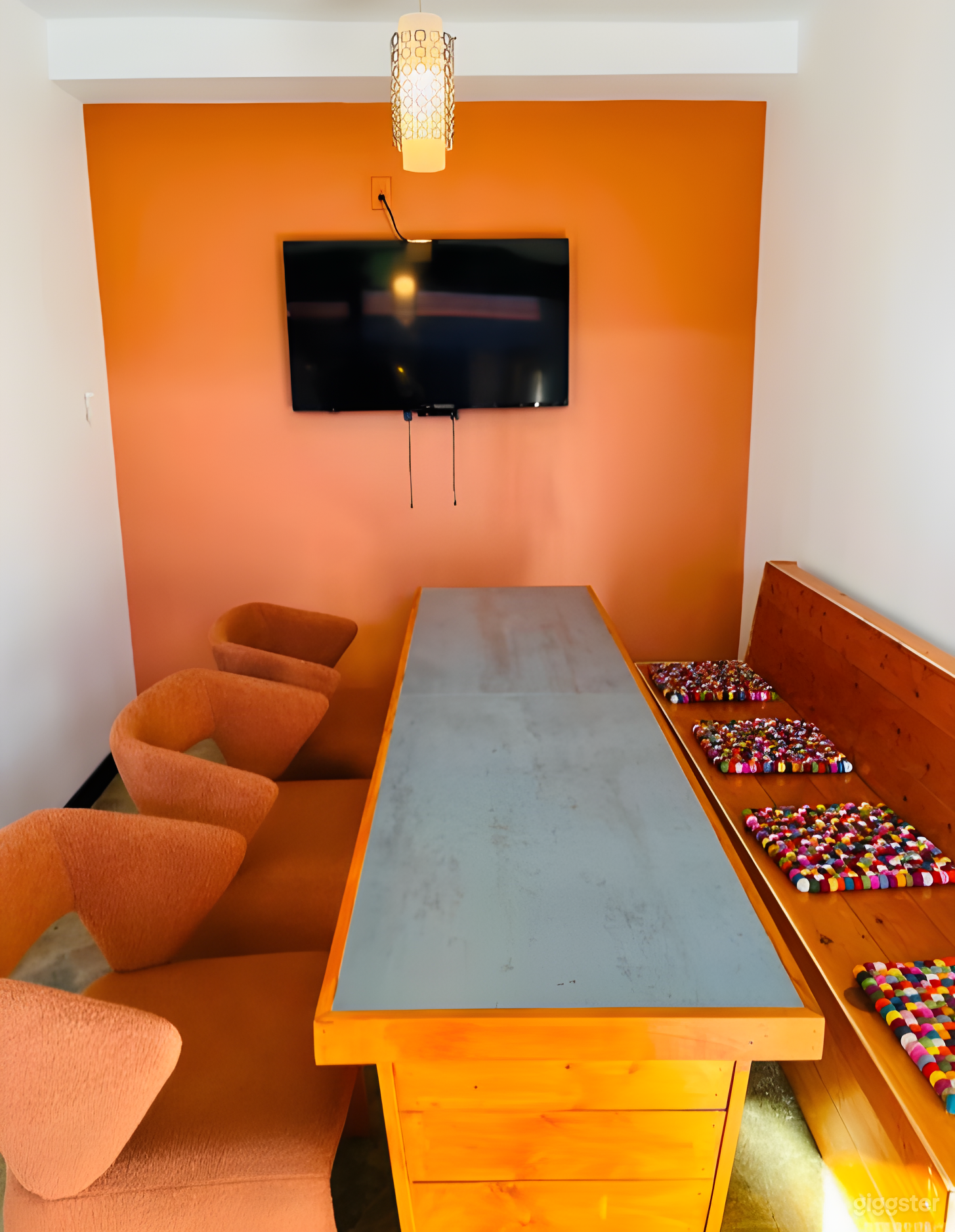 Private Dining Room for 6 Guests Photo 2