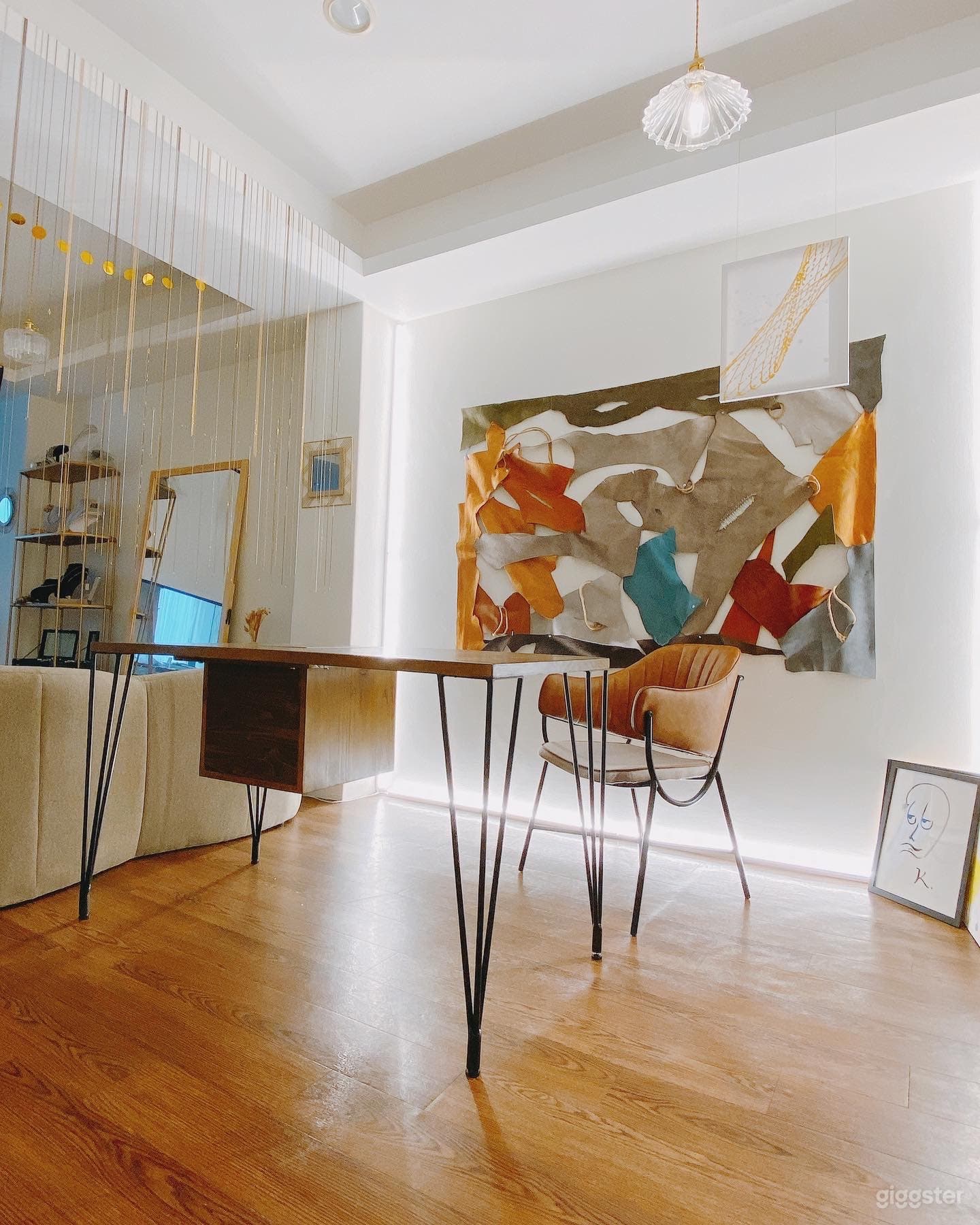 Gallery Studio w/ Large Window Photo 4