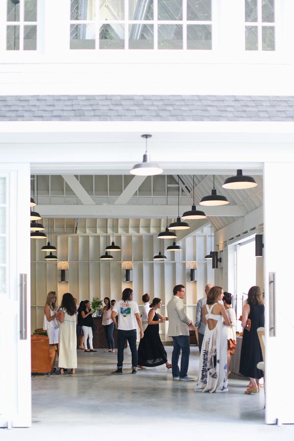 Fully Restored Victorian-Style Farmhouse in the Heart of Hollywood Photo 2