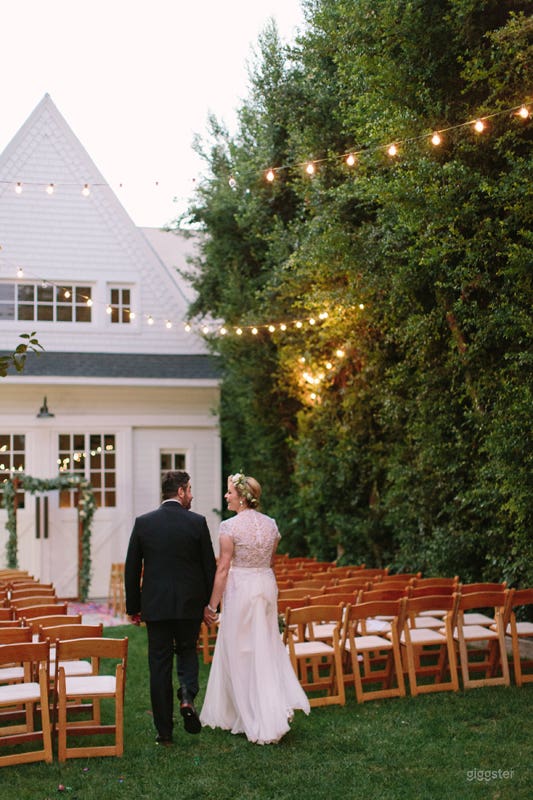 Fully Restored Victorian-Style Farmhouse in the Heart of Hollywood Photo 4