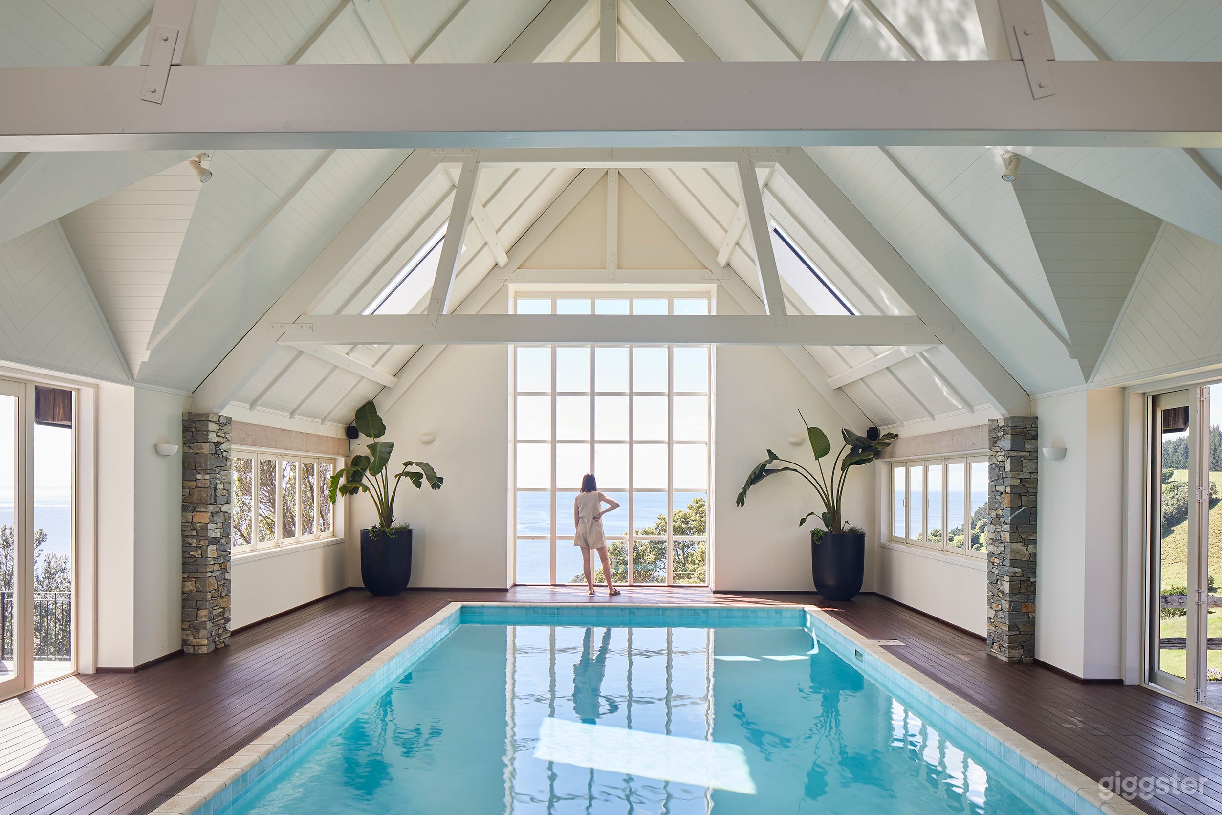 Luxury Pool Room with Pacific Ocean Views Photo 2