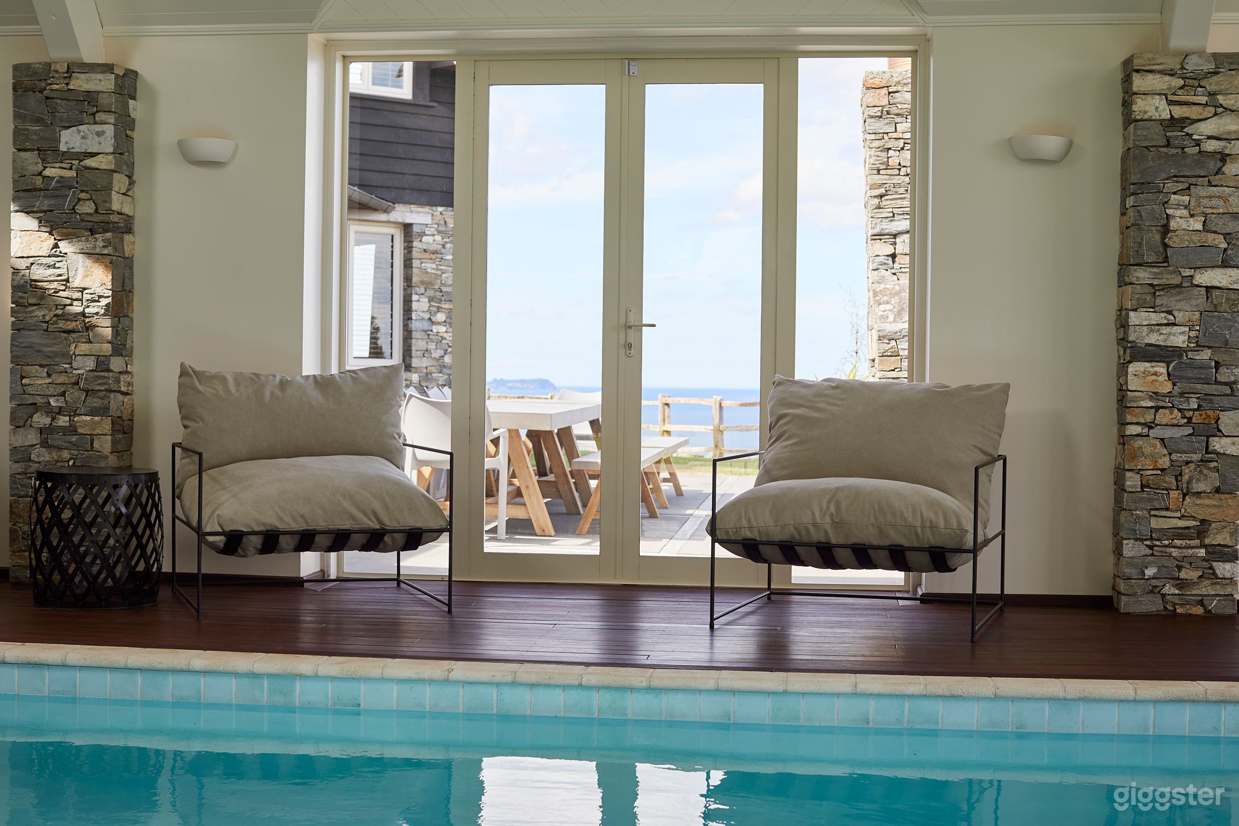 Luxury Pool Room with Pacific Ocean Views Photo 3