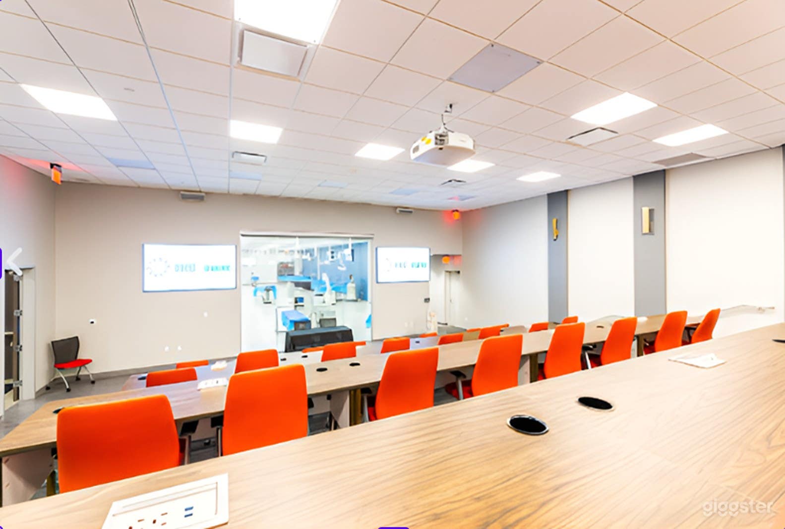 Versatile Theatre-Style Auditorium For 50 Photo 3