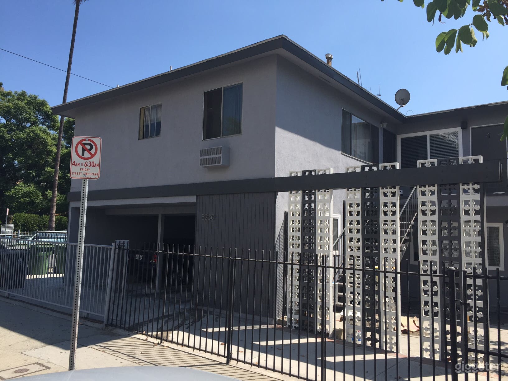 Two separate buildings and a courtyard on a lot Photo 1