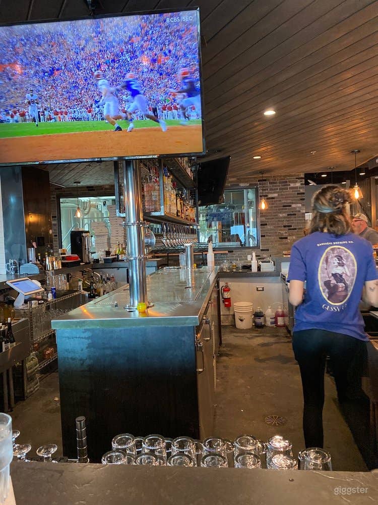  Rustic-Styled Brewpup Eatery and Beer Bar 