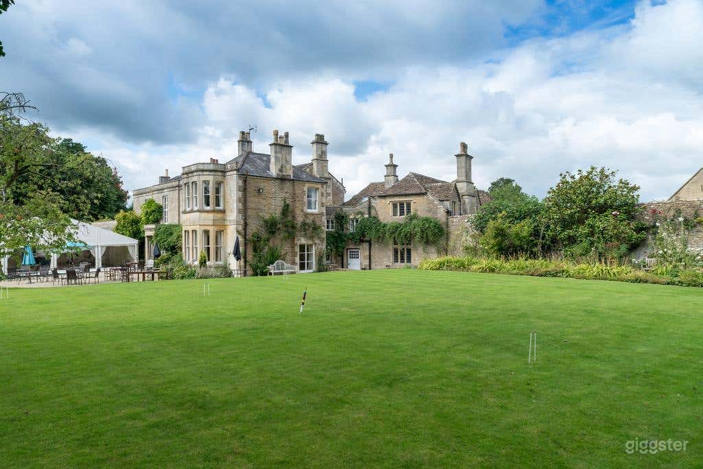 Spacious and Relaxing Tennis Court Photo 2
