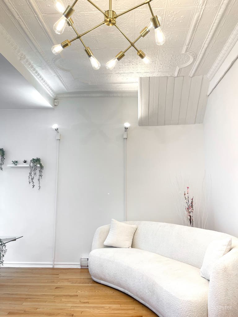  Estudio brillante y elegante con pared ciclorama 