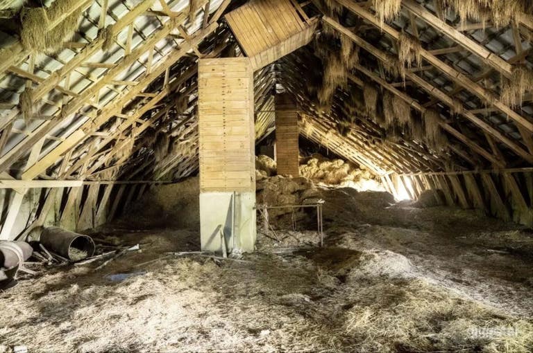  Historisches Lagerhaus-Scheuneninterieur für Filmproduktione 