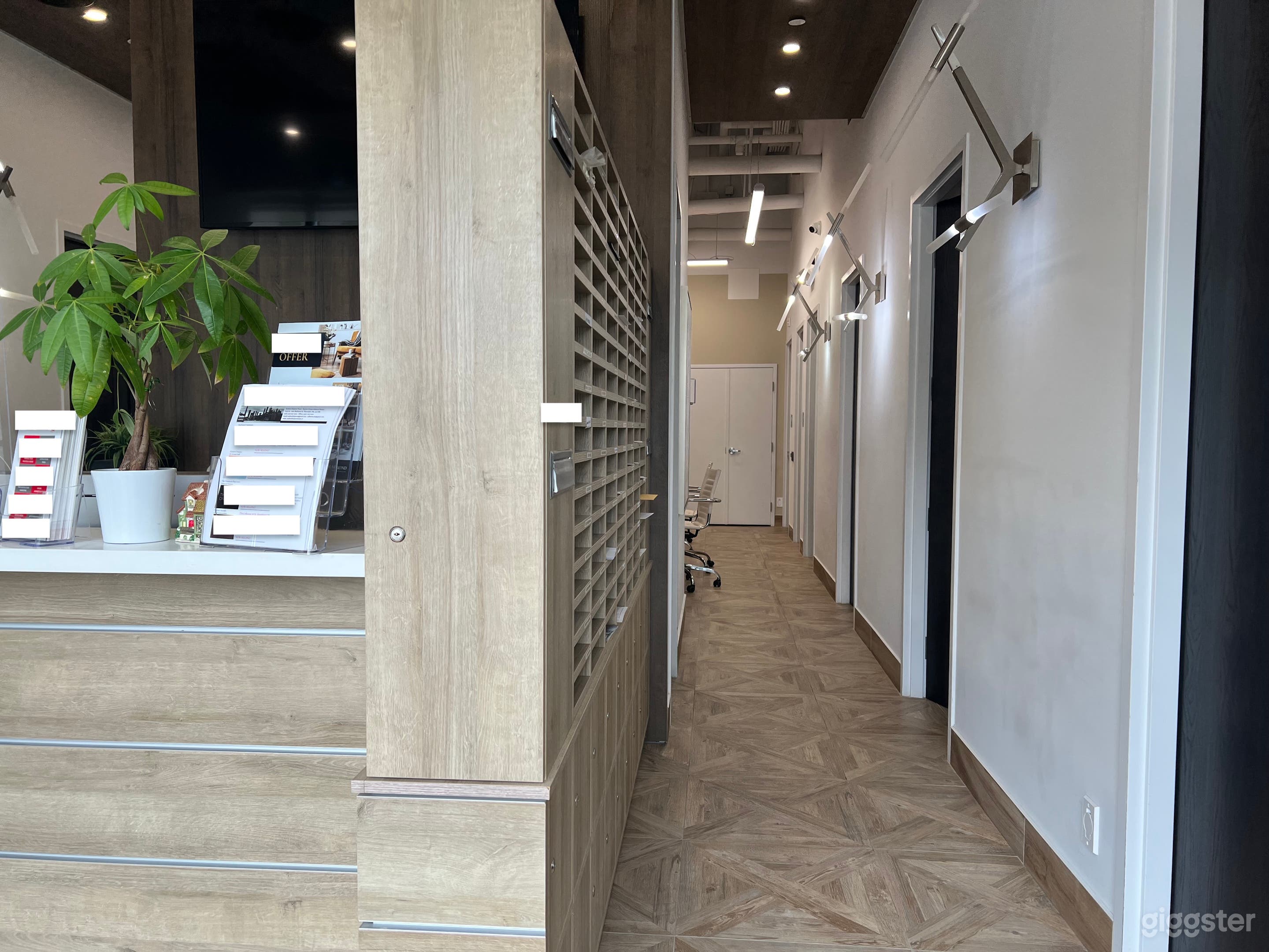 Office Space (Reception And Bullpen) Photo 4