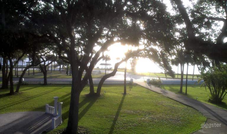  Outdoor Riverfront Lawn Venue 